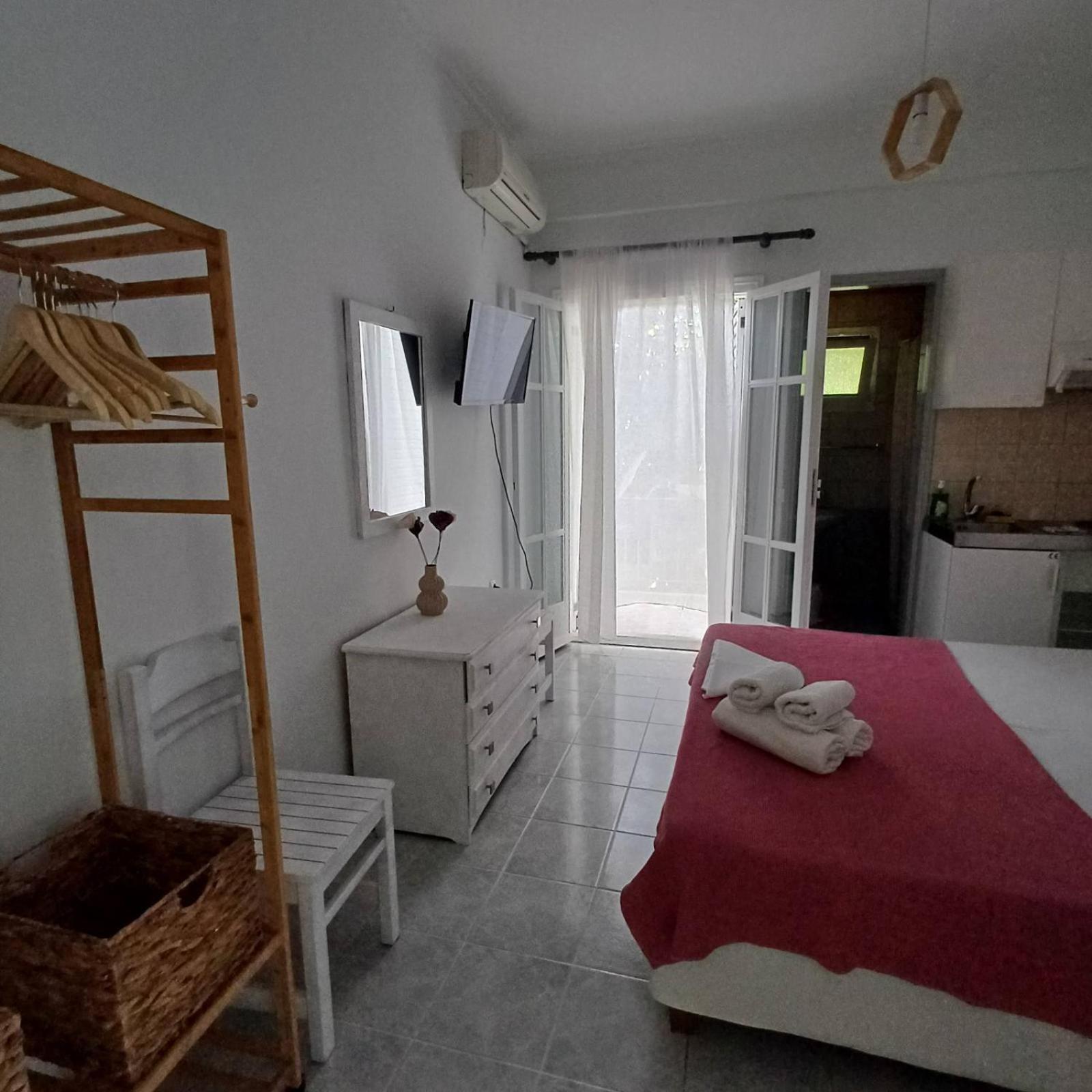 Kondilw Rooms Kalamítsi Exterior photo