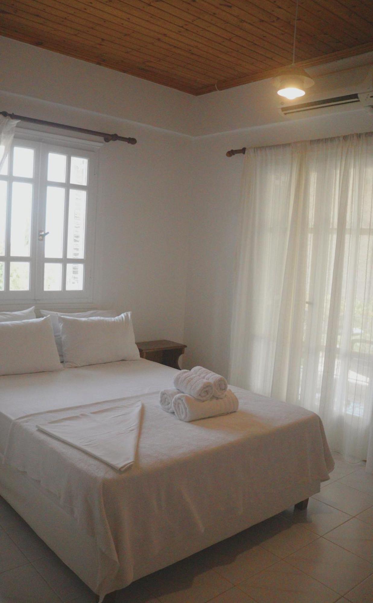 Kondilw Rooms Kalamítsi Exterior photo