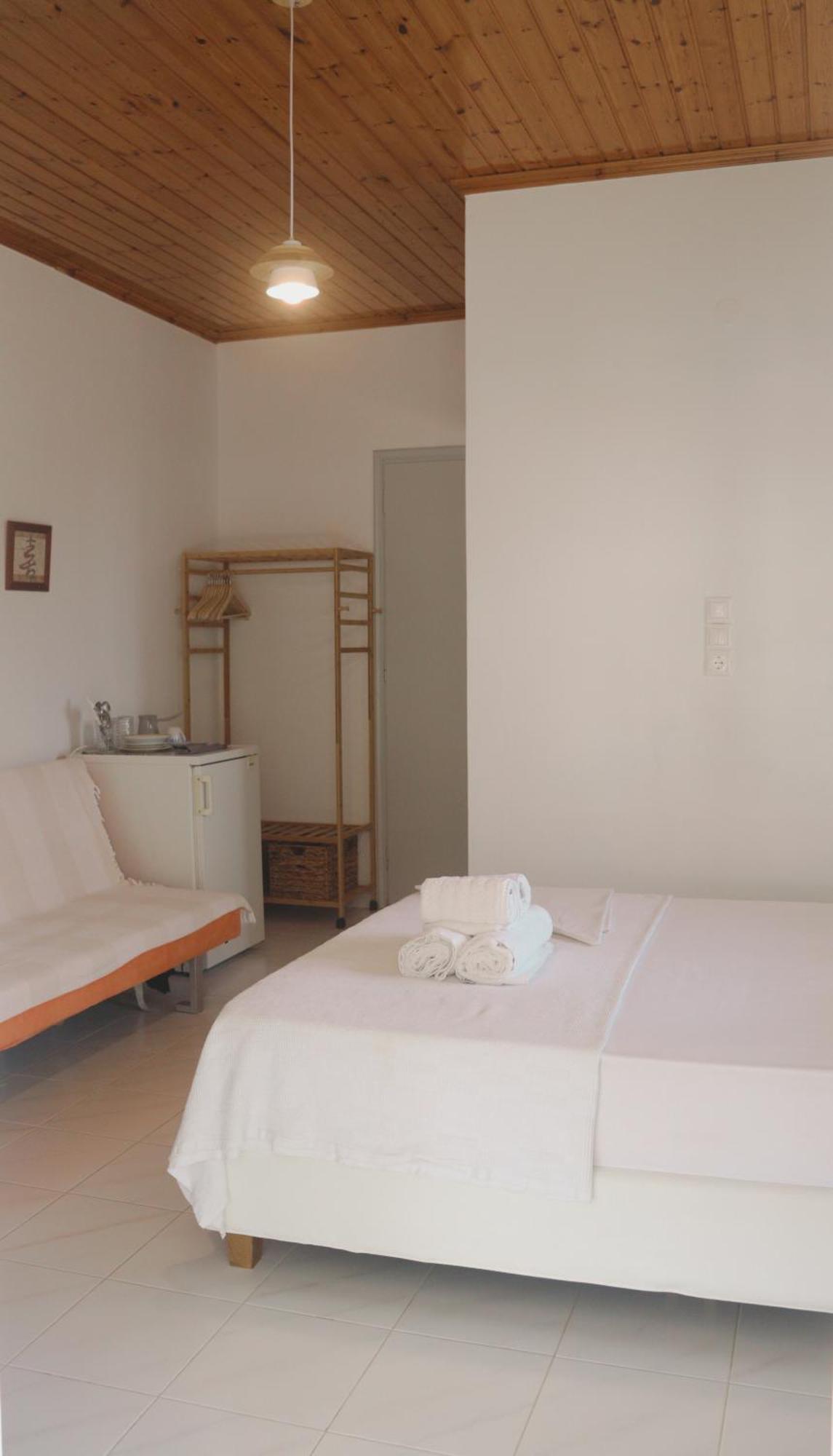 Kondilw Rooms Kalamítsi Exterior photo